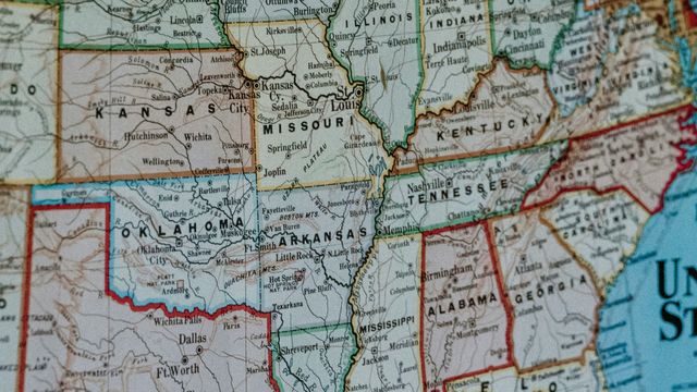 A close-up look of a map of the US, borders shown between Kansas, Missouri, etc.